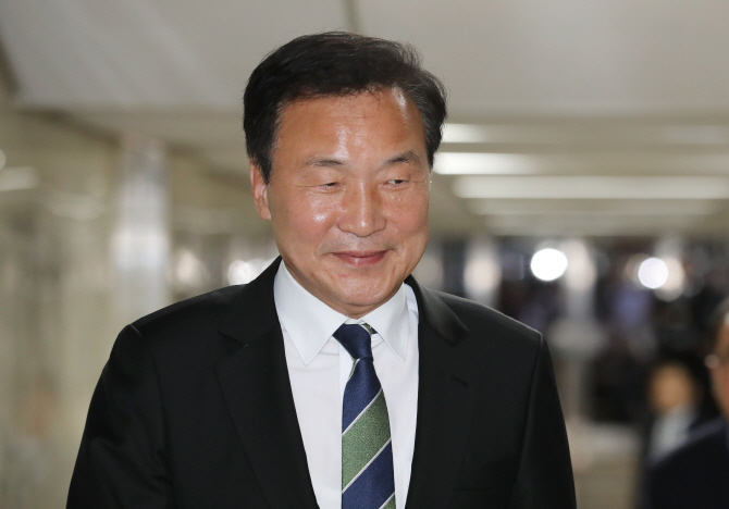 손학규의 꿈 '연동형 비례제', 당 사분오열·국회 난장판 만들어
