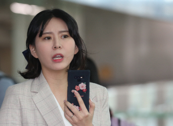 윤지오 "난 떳떳…국내 언론 말고 UN·CNN과 접촉할 것"