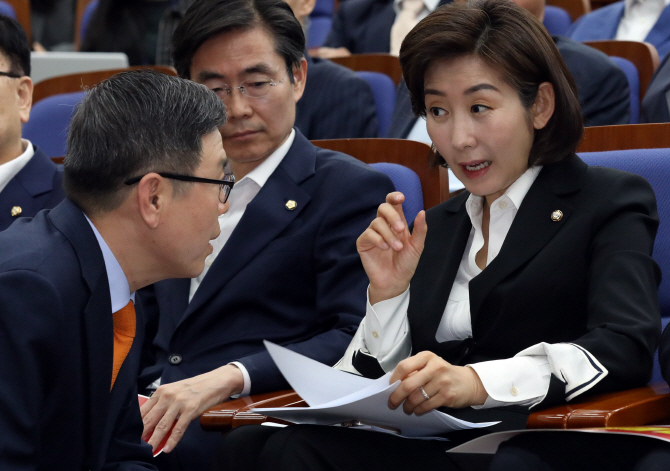 홍준표 "나경원, 기죽지 마라...文대통령이 대표적 관종정치가"