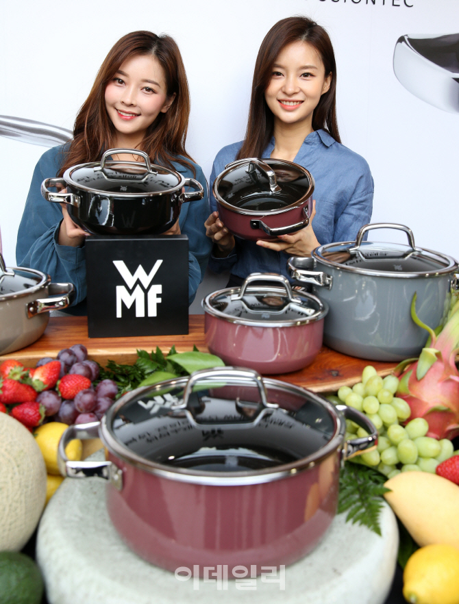 [포토]조리시 원적외선이 생성되는 건강한 차세대 냄비 'WMF 퓨전테크'