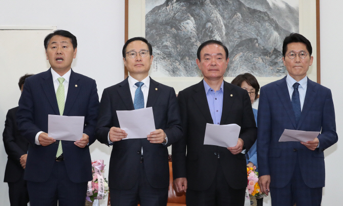 여야4당 “패스트트랙 지정 법안, 한국당과 협의”…회동 제안