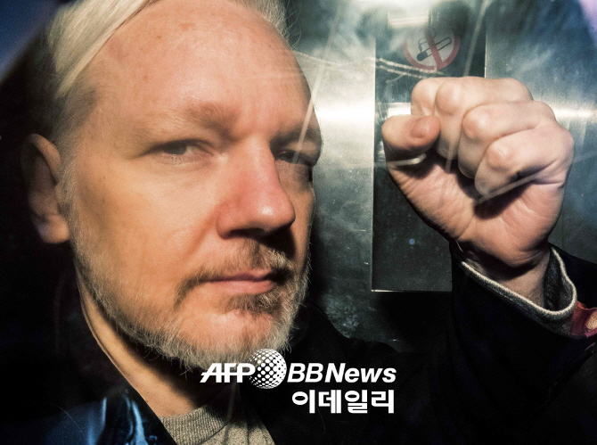 '위키리크스' 어산지 "미국 송환? 원치 않아…굴복하지 않겠다"