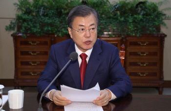 文대통령 "절치부심의 각오로 국방개혁 추진하라"