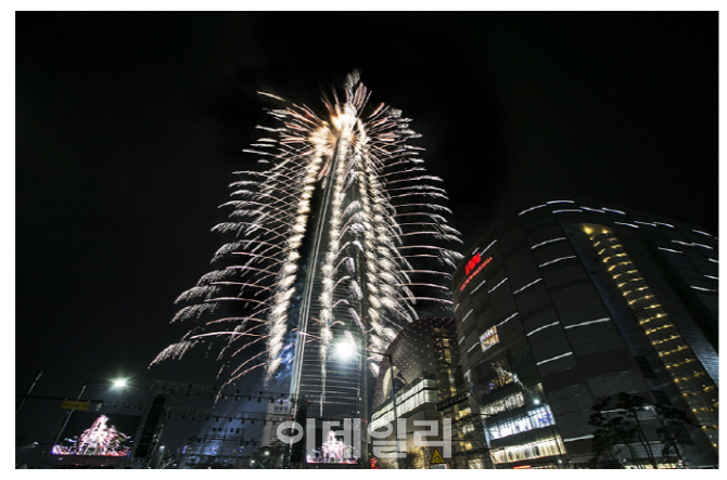 오늘 저녁8시, 롯데월드타워 불꽃축제…‘GO. Together!’