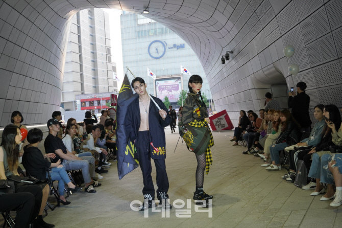 [포토]시민들 눈길 사로잡은 서울 365 패션쇼