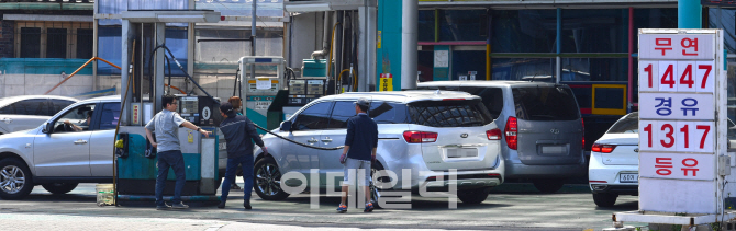 [포토]내일부터 휘발유·경유 값 일제 인상…서울, ℓ당 1,600원 넘는다