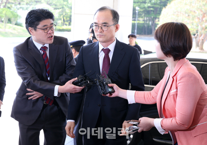 [포토]출근하는 문무일 검찰총장