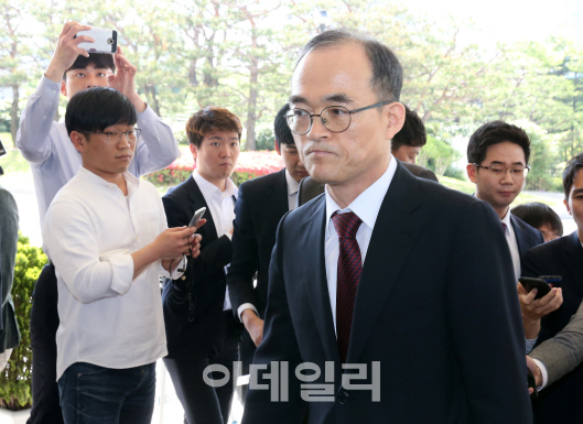 문무일 "수사 개시·종결 구분돼야 국민 기본권 온전히 보호"(속보)