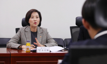 유은혜 “수능전형 30% 대입 개편, 흔들림 없이 추진”