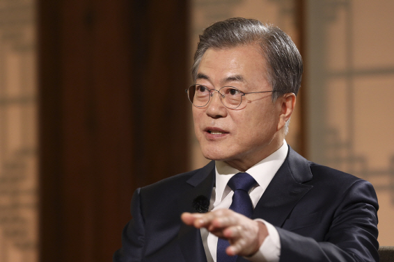 文대통령, 박근혜 사면? “재판 확정 이전에 사면 말하는 것 어려운 일”(속보)