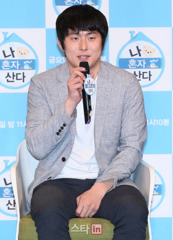 기안84, '복학왕' 청각장애인 희화화 사과...인권단체 "쌓이고 쌓여"