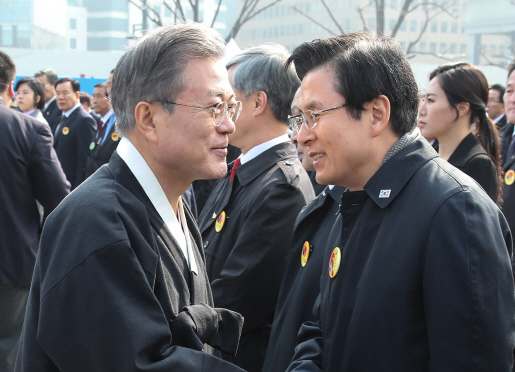 여야 극한대치 분수령…文대통령 내민 손 한국당 잡을까?