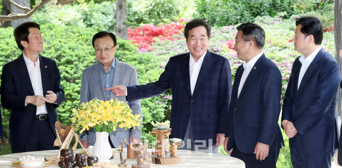 [포토]환담 나누는 당정청
