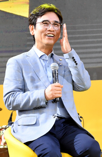 홍준표 "유시민, 아직도 '아방궁' 시비...옛날 버릇 그대로"