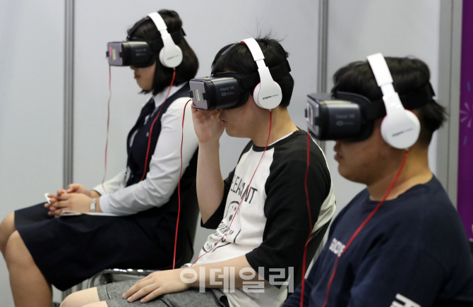 [포토]VR로 면접경험 쌓아요