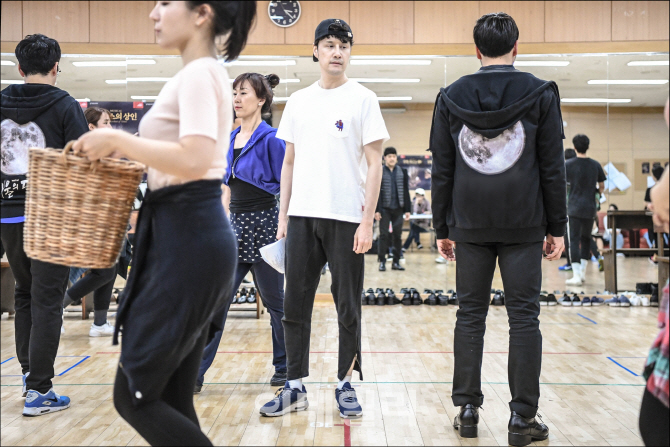 우리 시대의 샤일록은…뮤지컬 '베니스의 상인' 연습 현장