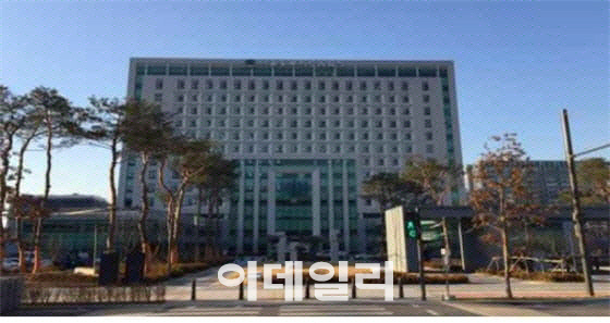 고시원 이웃 살해한 뒤 전자발찌 끊고 도망간 30대 구속 기소