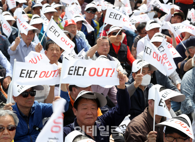 [포토]손피켓들고 거리로 나온 개인택시기사들