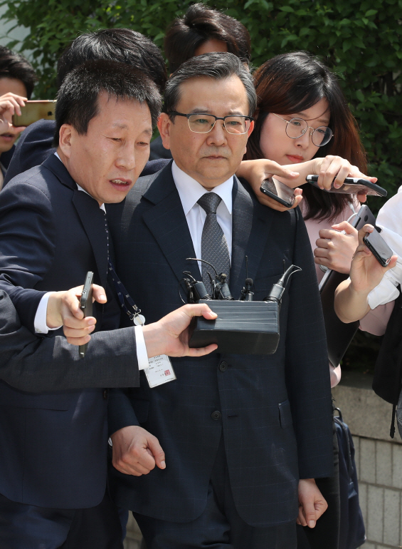 '억대뇌물 혐의' 김학의 6년만의 재수사에 결국 구속(상보)