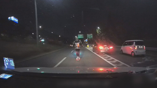 “갈비뼈 골절에 뇌출혈까지”…‘전동 킥보드’ 사고 방지법은?