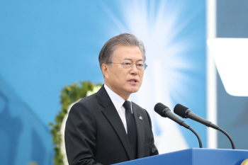 文대통령 “5.18 역사적 의미, 더 이상 논란 필요하지 않다”