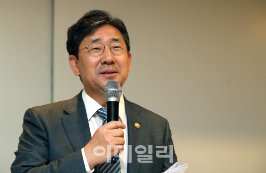 박양우 문체부 장관 "선수 인권 경시해선 안돼"