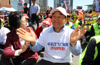 이재오 “文정부 2년, 4.5점…文대통령, 野에 회군할 명분 줘야”