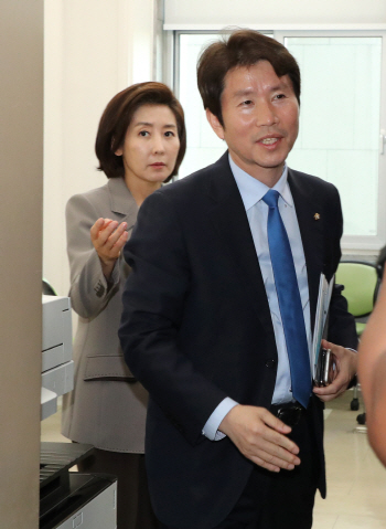 與野 협상 테이블 세팅 끝…5.18 논란에 국회정상화 '먹구름'