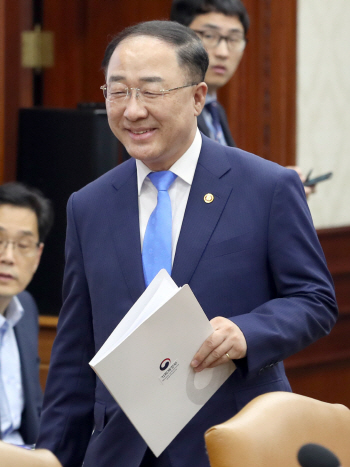 [일문일답]홍남기 "국가채무 고민 당연 靑과 건전한 논의"