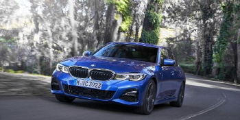 버튼 잔뜩 늘어난 BMW 3시리즈 G20..크리스 뱅글 혁신 어디로