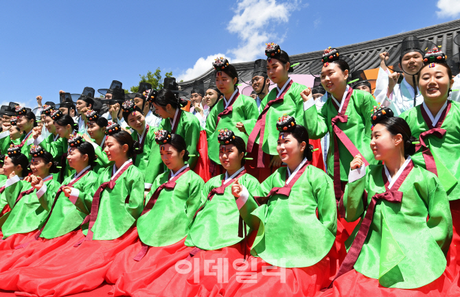 [포토]'성년이 되는날'…열아홉, 우리를 뽐내자!