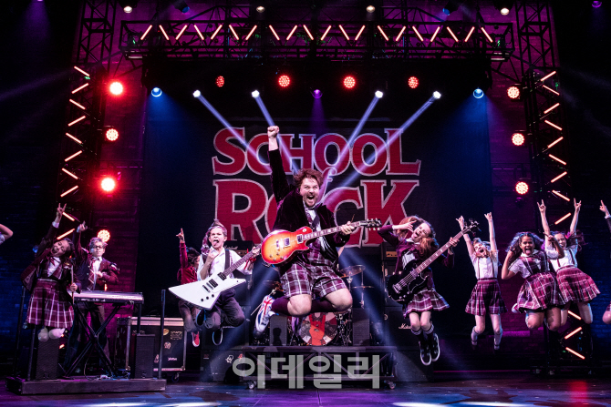뮤지컬 '스쿨 오브 락' 월드투어 책임질 스쿨밴드는