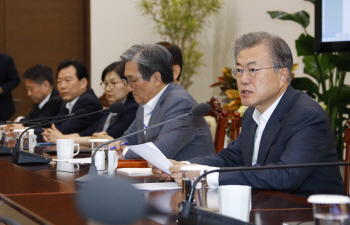 文대통령, 경제위기론 반박…바이오헬스 육성 강조(종합)
