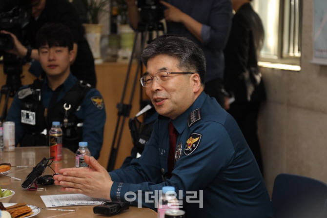 민갑룡 "나무랄 데 없이 침착 조치"…대림동 여경 논란 일축