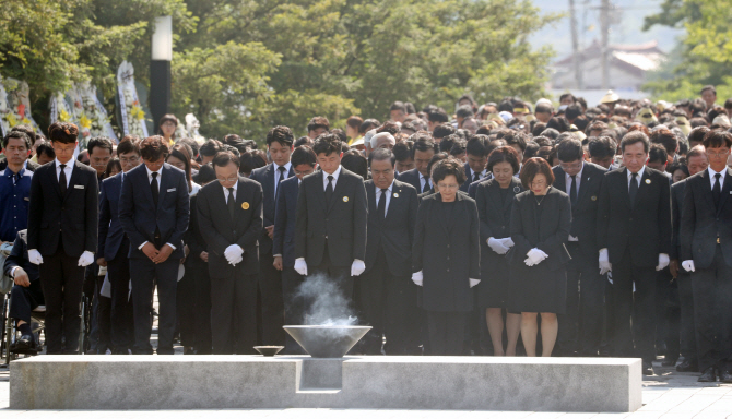 노무현 서거 10주기..'애도 끝내고 희망의 이름으로'