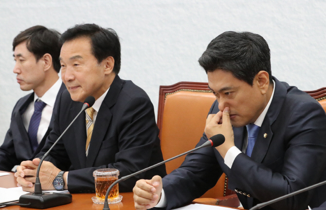 손학규·오신환 "갈라지는 게 낫다" 발언 두고 '옥신각신'