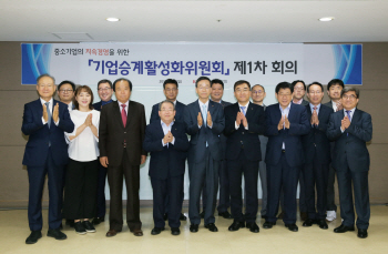 기업승계 위해 세제개편 절실…'기업승계활성화위원회' 출범