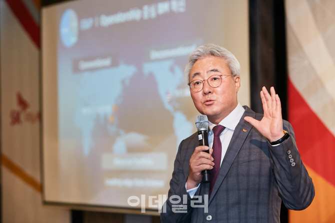 SK이노 '독한 혁신' 선언…"2025년 기업가치 50조, 성장사업 비중 60%로"