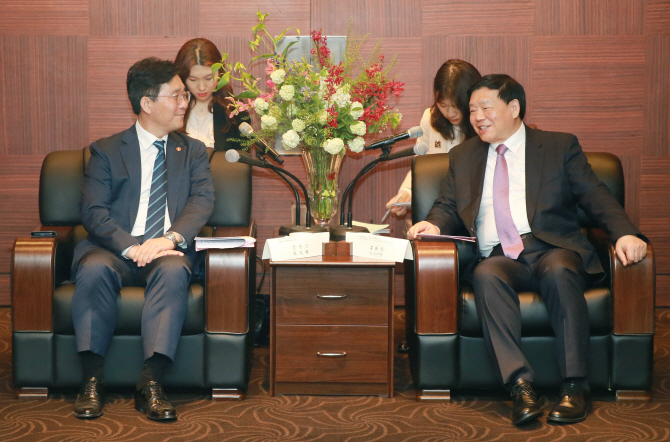 성윤모 산업부 장관, 中장쑤성 당서기 만나 협력방안 논의