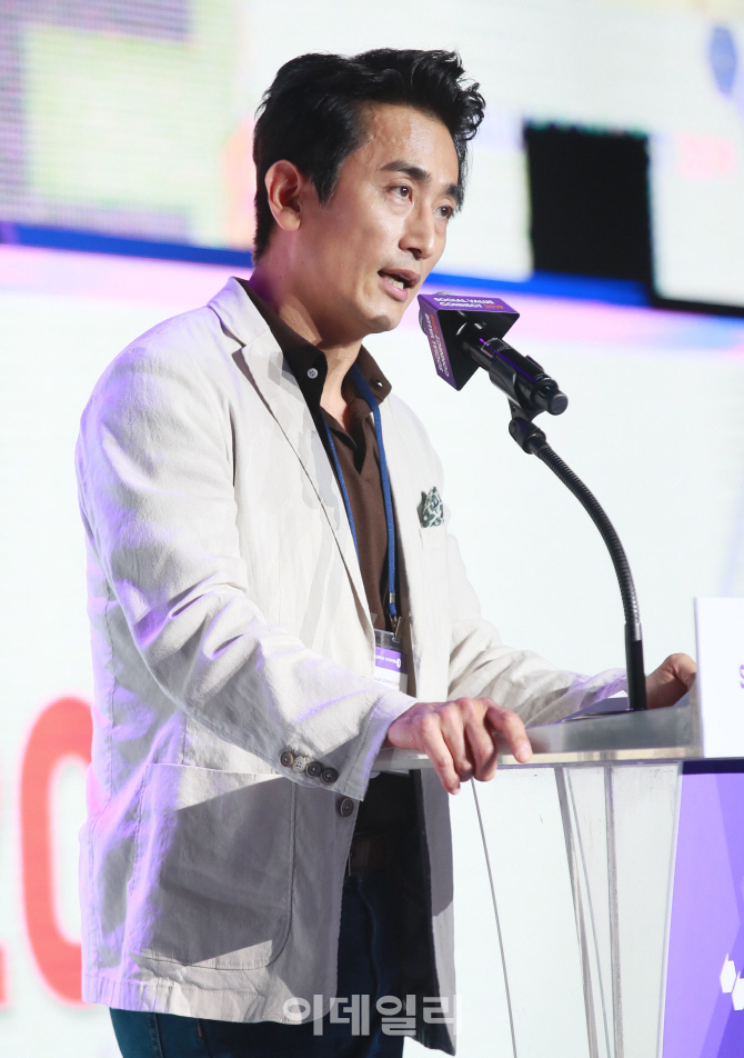 [포토]배우 차인표, '누굴 도울지 구체화 하는것이 사회적 가치 첫 걸음'