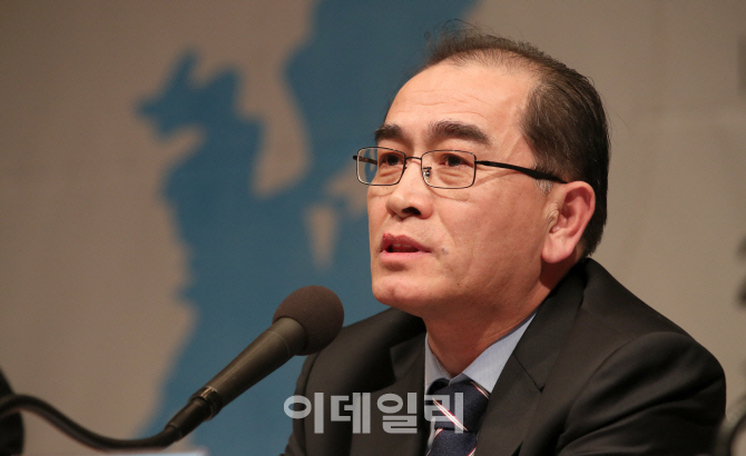 태영호 "北주민들, 밤에는 미드 봐…김정은 정권 20년 내 붕괴"