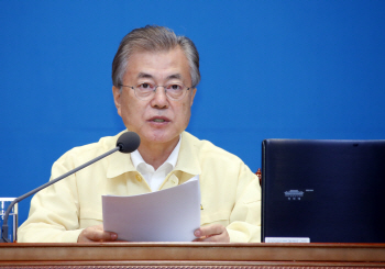 文대통령, 헝가리 유람선 침몰에 "가용자원 총동원 구조" 긴급지시