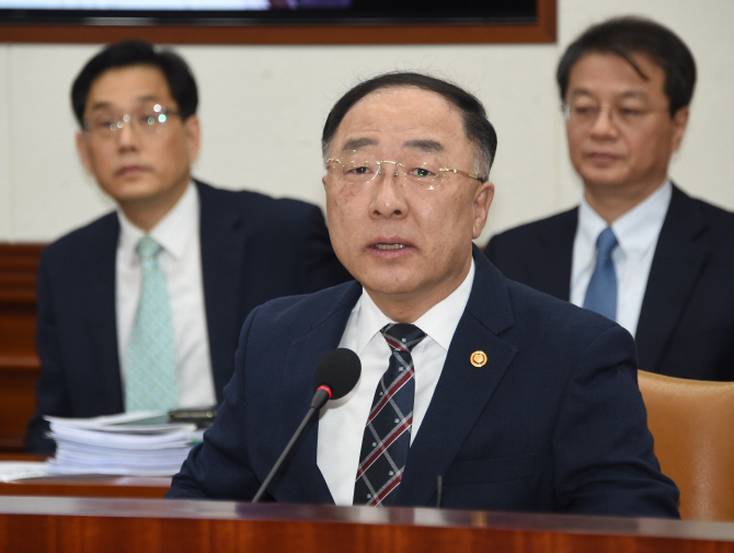 홍남기 "서비스산업발전기본법, 국회 통과 위해 최선"