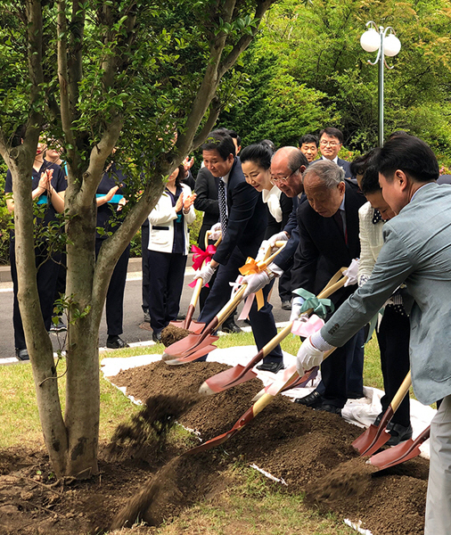 [포토] 리자오싱 전 중국 외교장관 'WE 호텔 제주' 기념식수