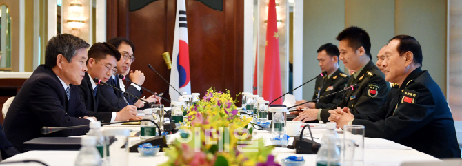 군사외교 정상화 시동…中 사드 공감대, 日 초계기 갈등 매듭 수순
