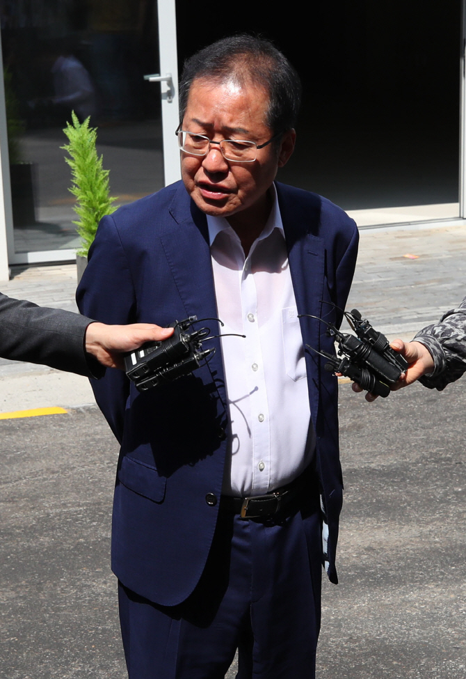 [포토] '홍카레오' 참석하는 홍준표