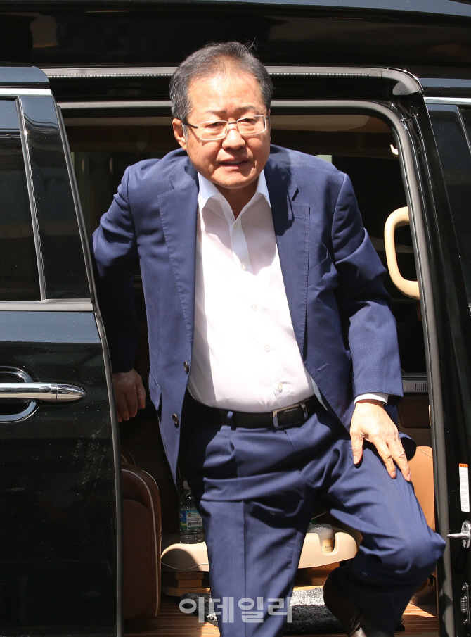 [포토]'홍카레오' 녹화 앞둔 홍준표