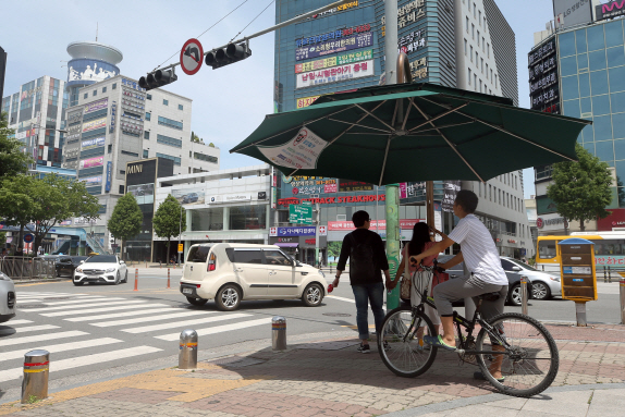 본격적인 여름 시작…뜨거워진 피부, 바르고 붙이고 얼리고