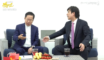 "국회에서 이렇게" 유시민-홍준표 '홍카레오', 경청 토론에 호평