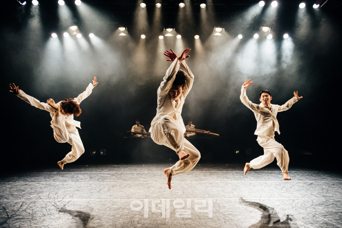 "독특하고 신선"…한국 현대무용 영국을 사로잡다